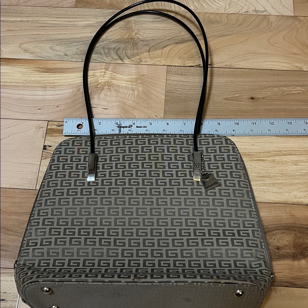 Stylish Veneto Vintage Handbag - Picture 7 of 13